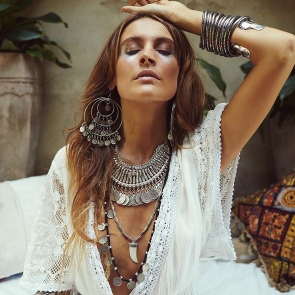 Vintage Y2K Faux Bronze & Wood Dangle Earrings – Boho Inspired Chime Style - Picture 4 of 4